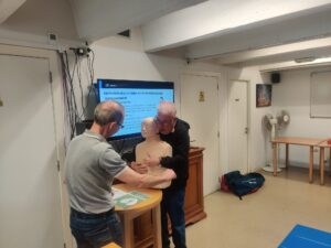 Garagune participando en el curso de primeros ausilios