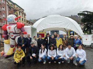 Izarbide visitando el stan de Incibe en Eibar