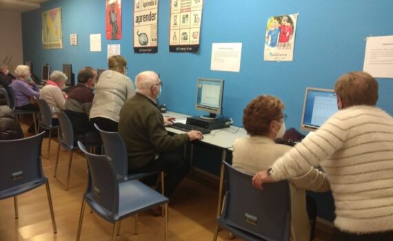 Cursos de informática en la ciberaula Luis Mariano de Irún